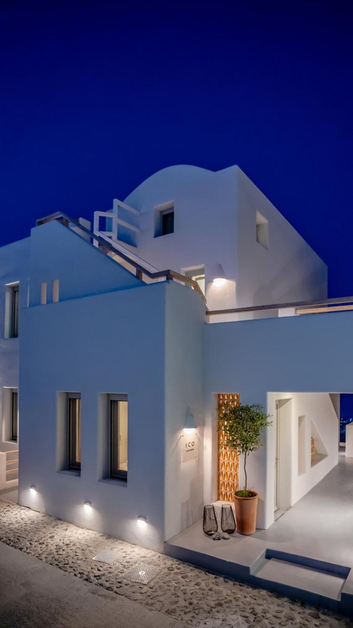 Ico Santorini * Pyrgos Kallistis