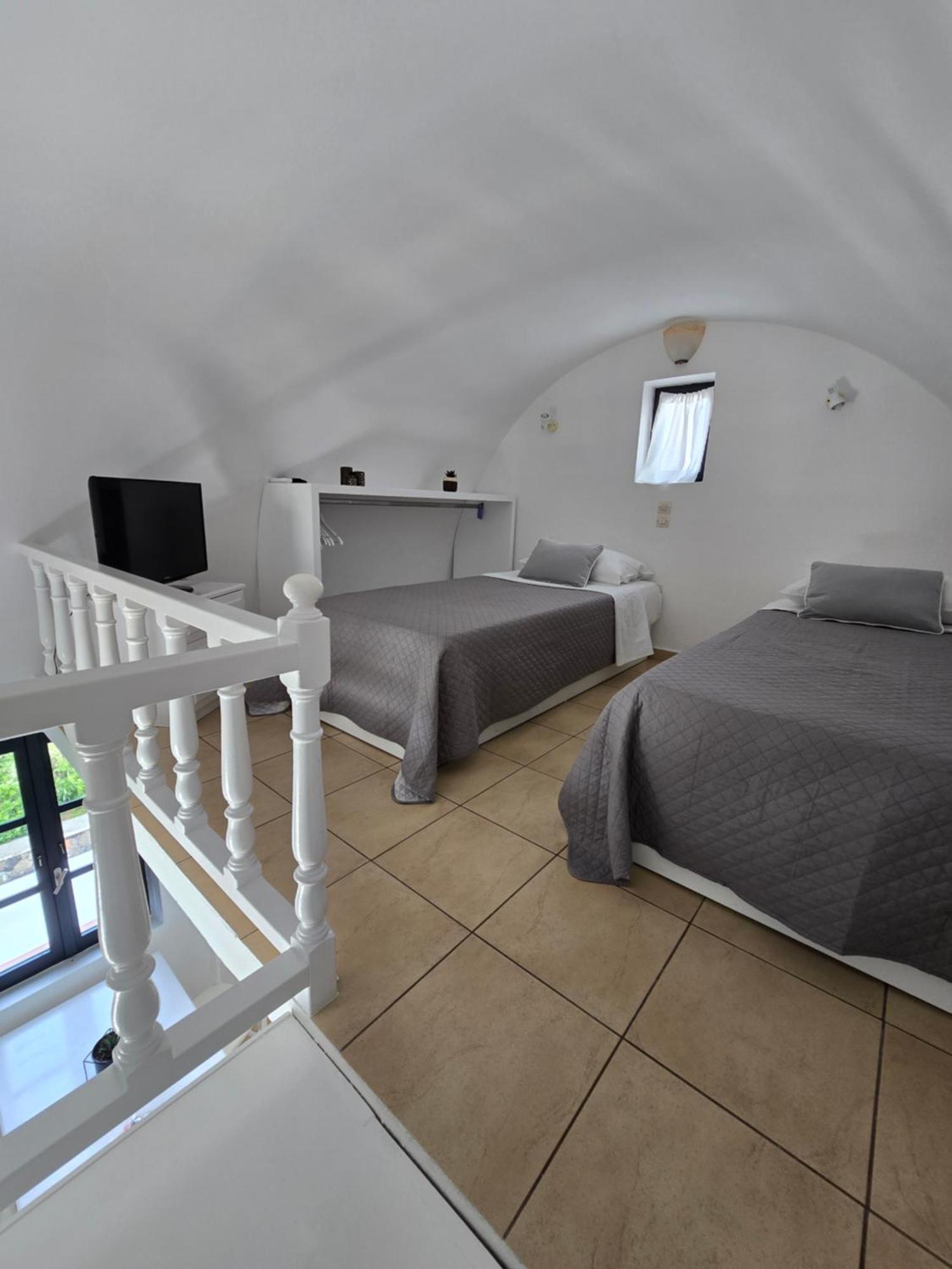 Aparthotel Anthonas Apartments 3*