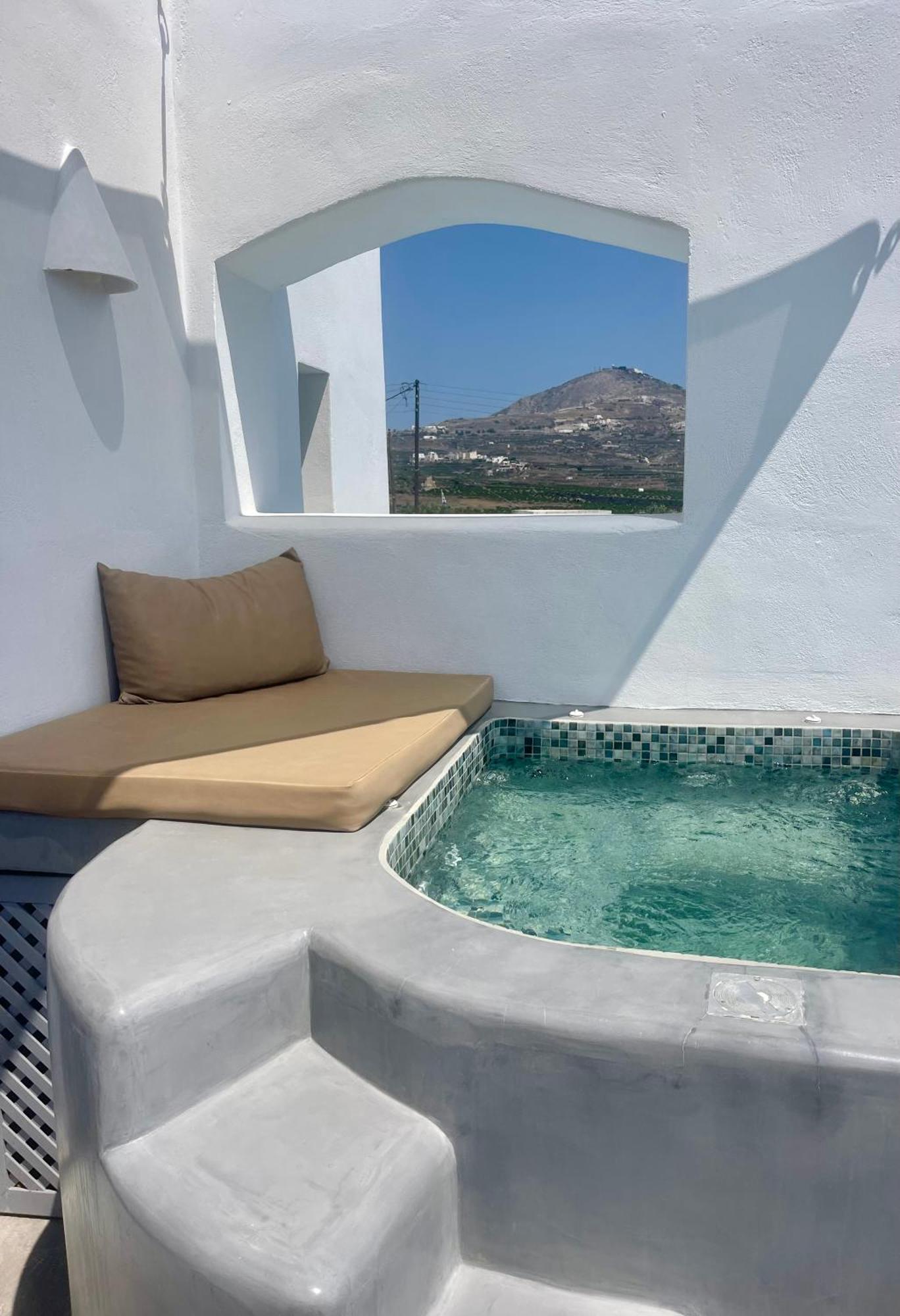 White Harmony * Megalochori (Santorini)