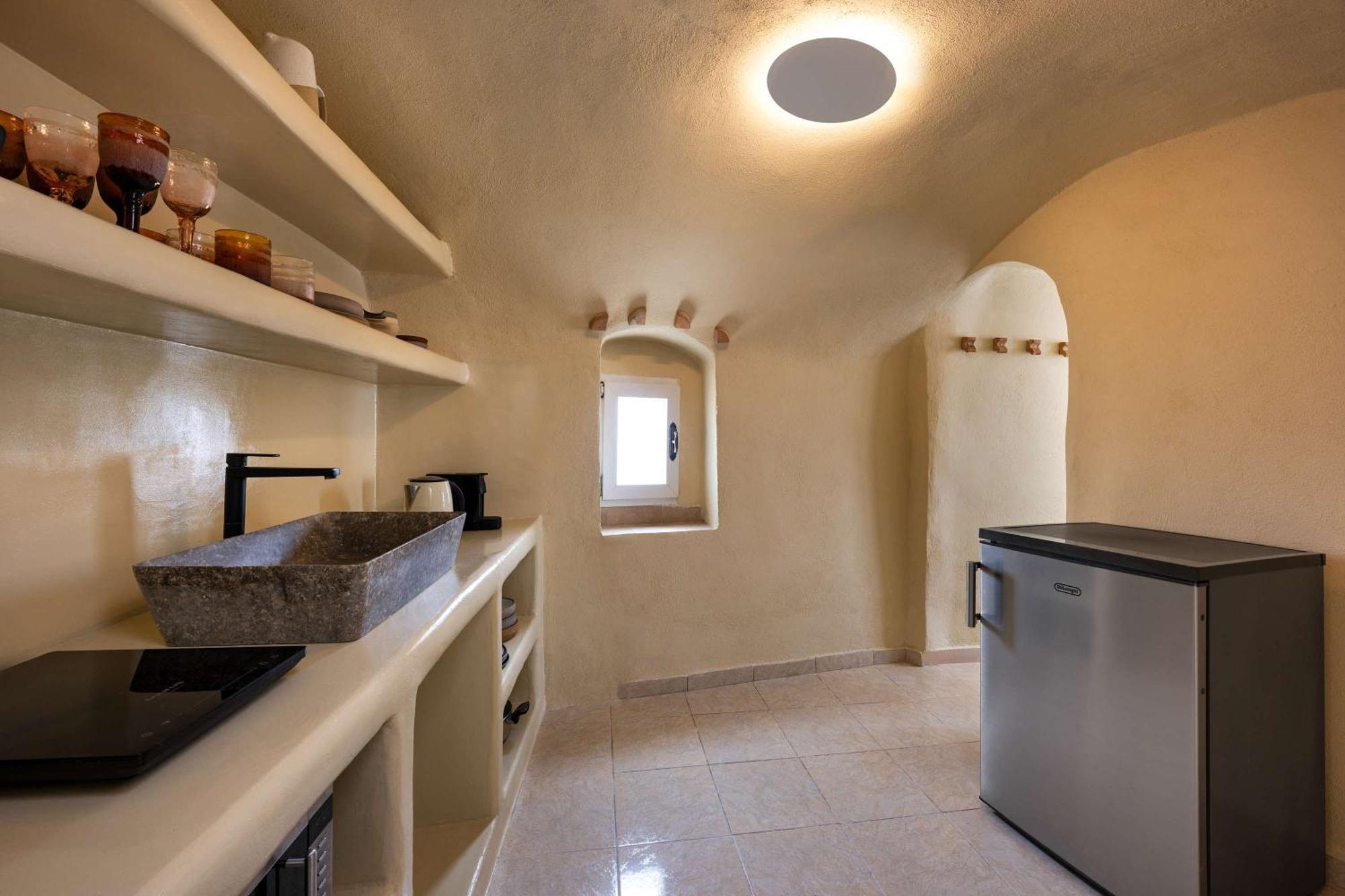 Amphora Aelia Gem - Akrotiri Seaview Getaway Holiday home *