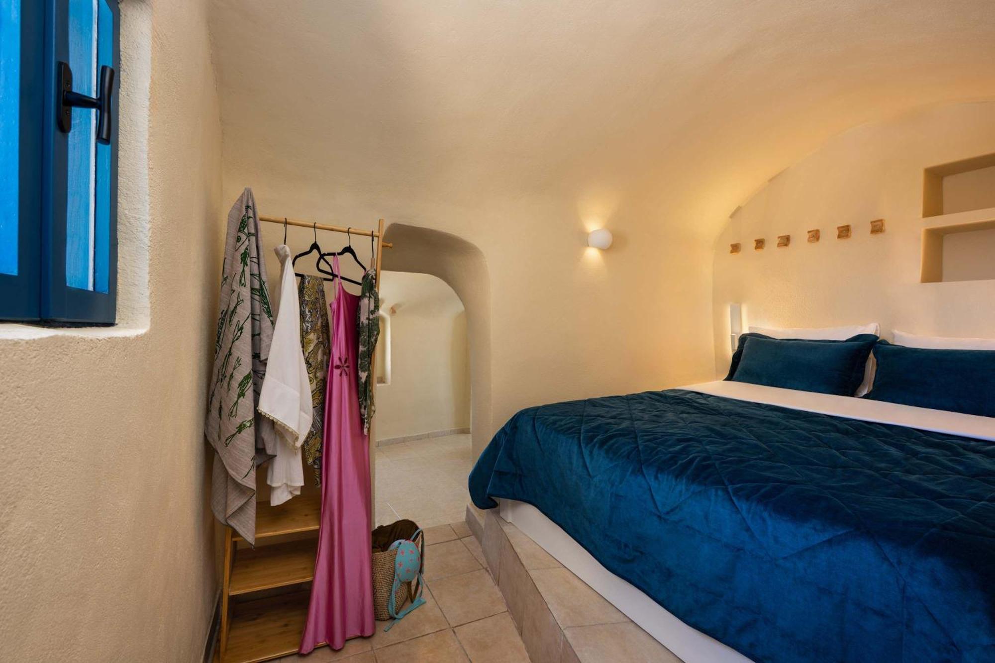 Amphora Aelia Gem - Akrotiri Seaview Getaway