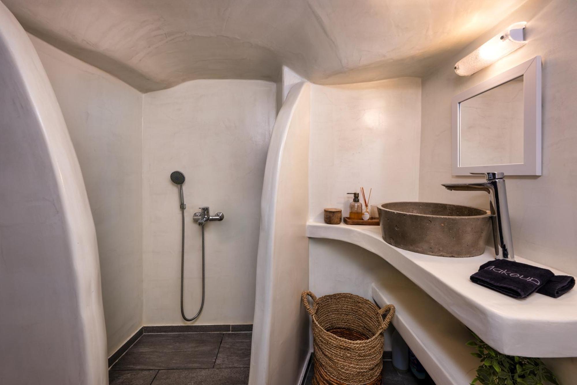 Amphora Luxury - Akrotiri Seaview Escape *