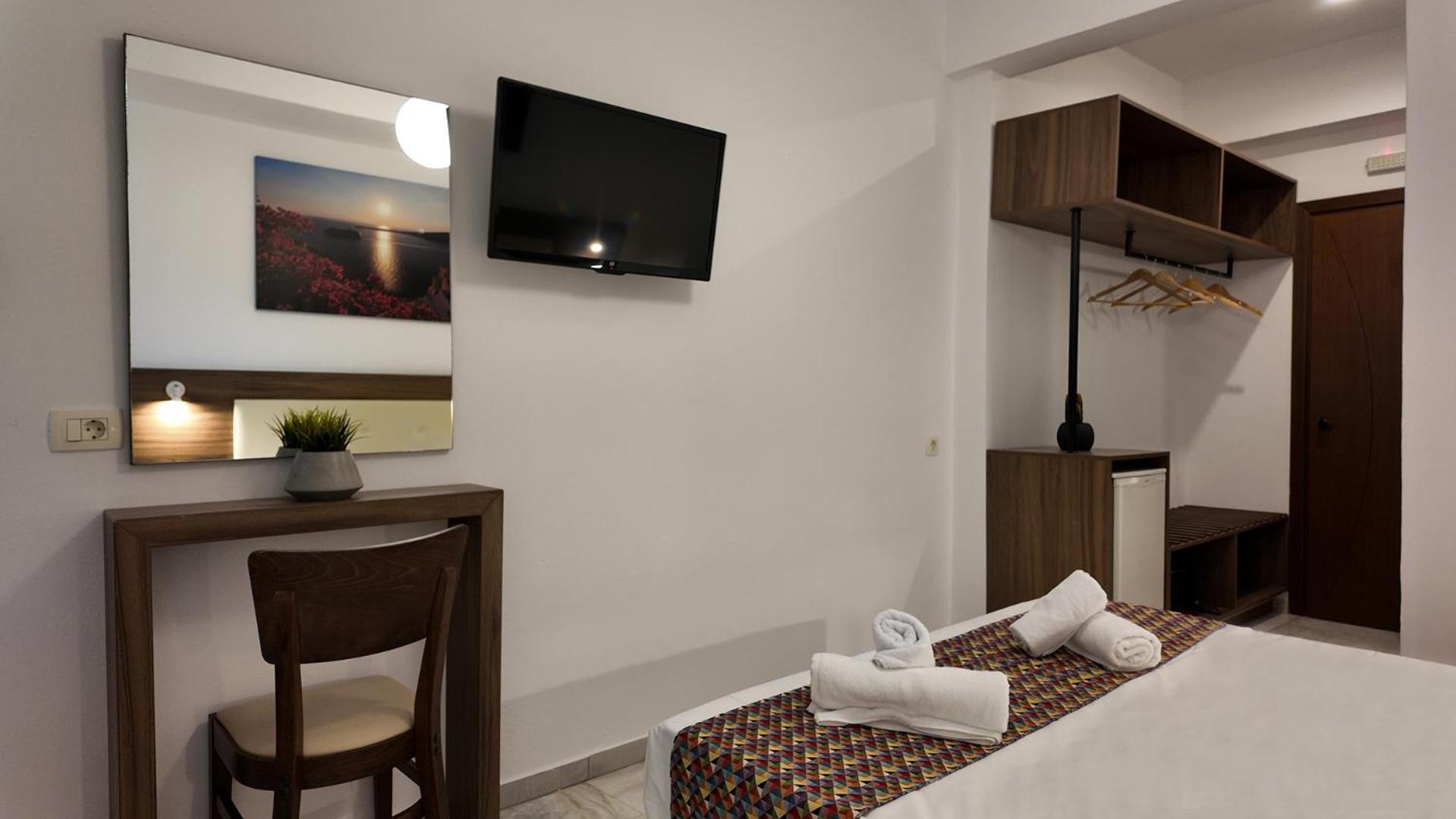 Hotel Santorini 3*