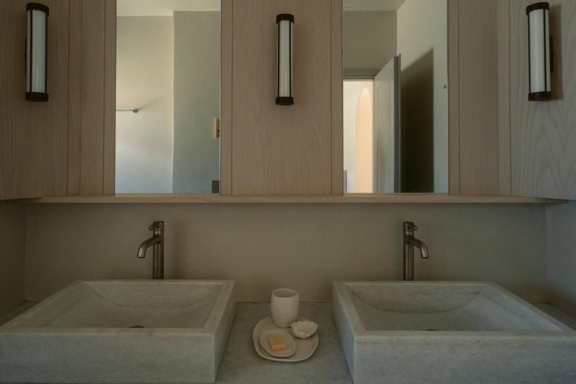 Black Rose 3* Perissa (Santorini)