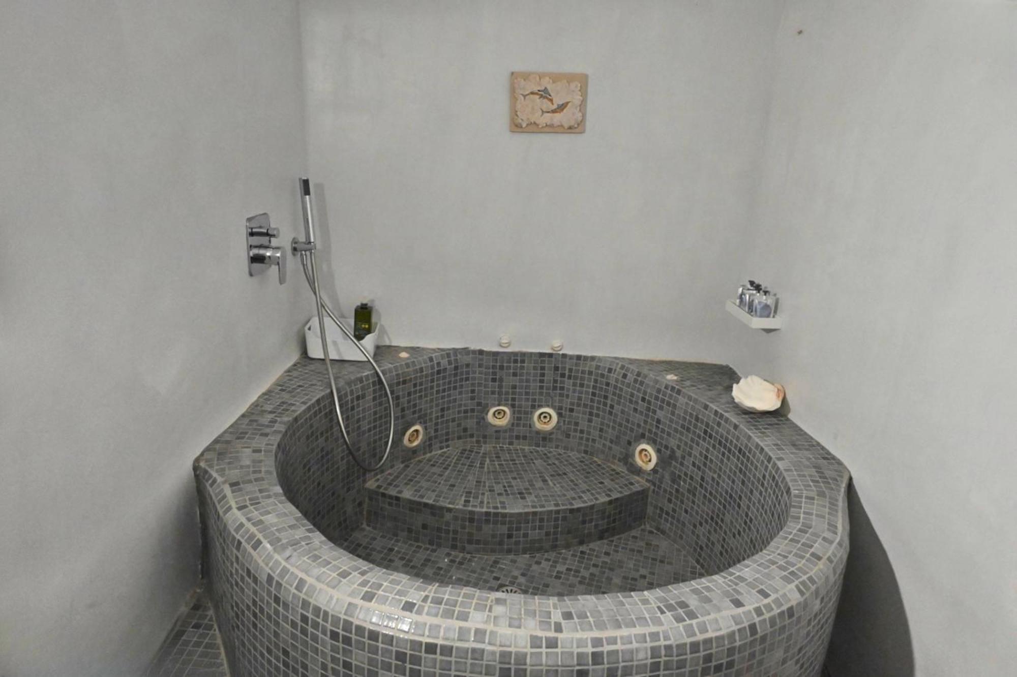 3-bed Sleeps 8 With Pool And Aircon Villa Pyrgos Kallistis