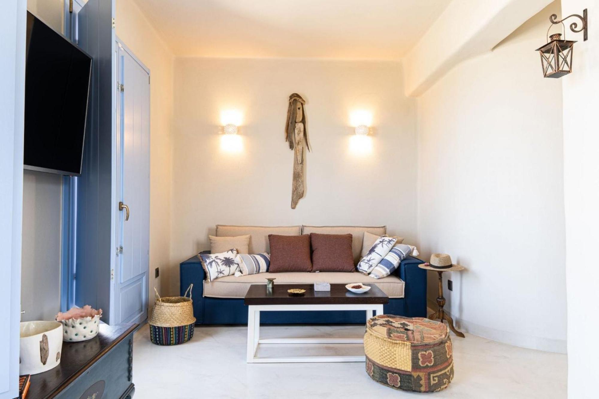 Exclusive Santorini 3 Bedroom Private Jetted Pool Sea Phenomenal Sunset View Finikia Villa *