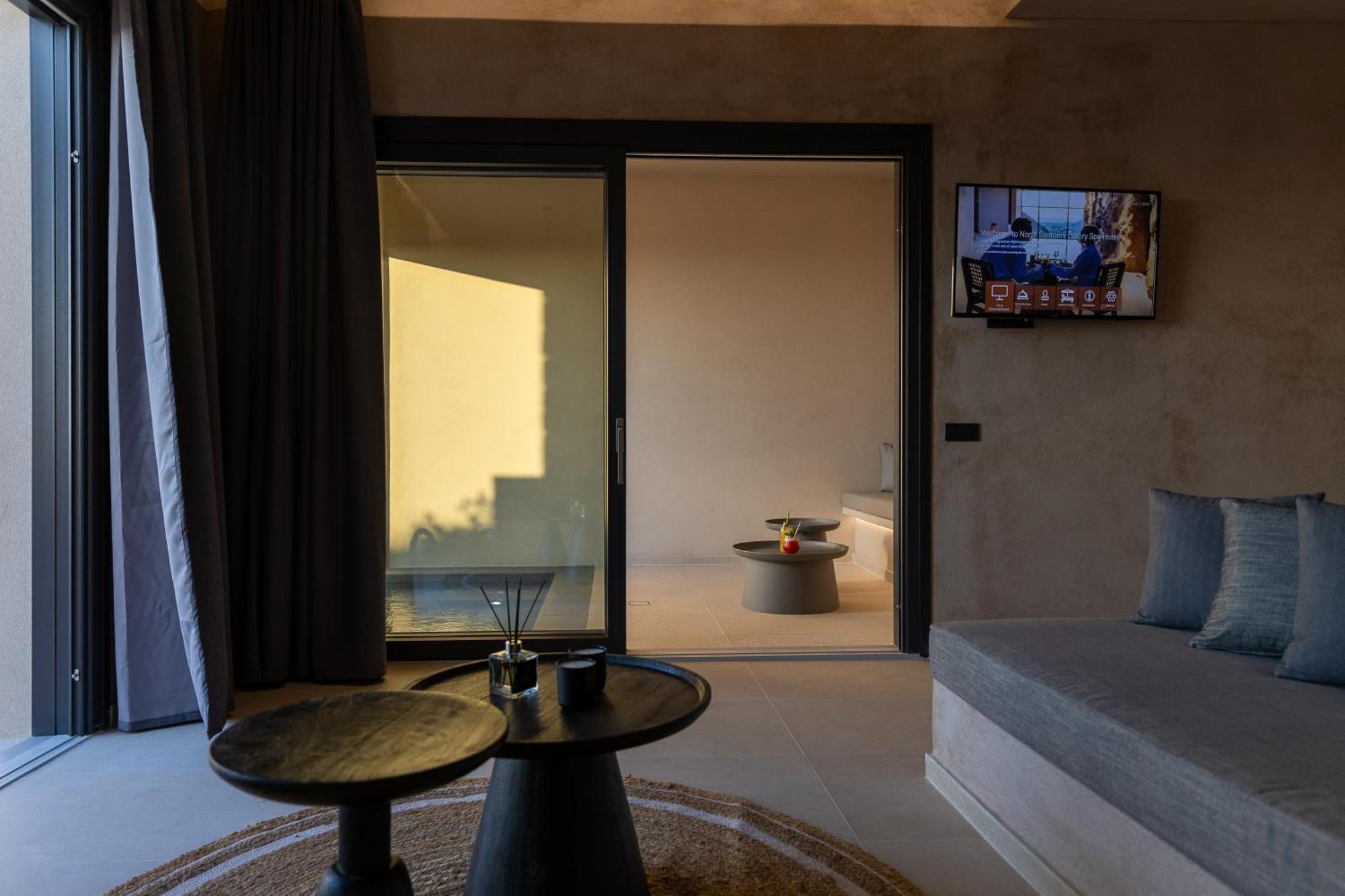 North Santorini - A Luxury Pyrgos Kallistis