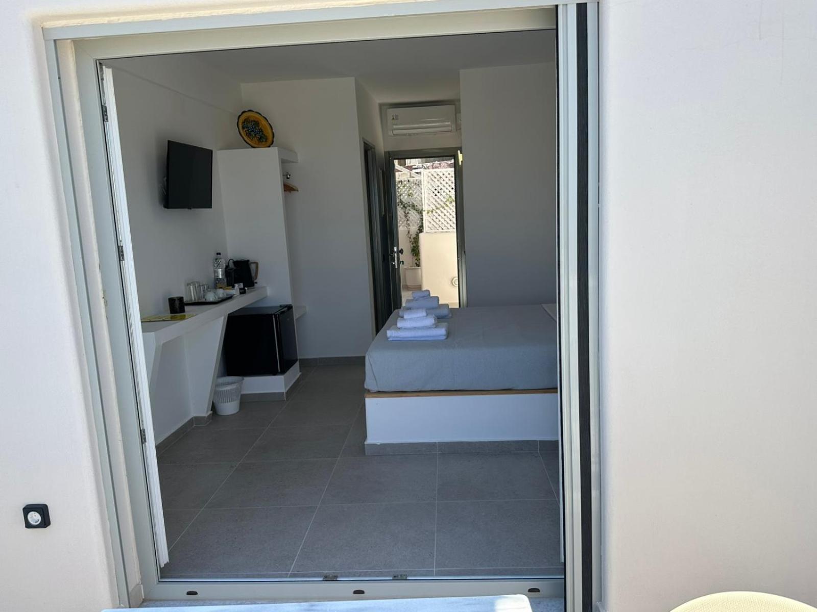 Lovely Hot-l Hotel 4*