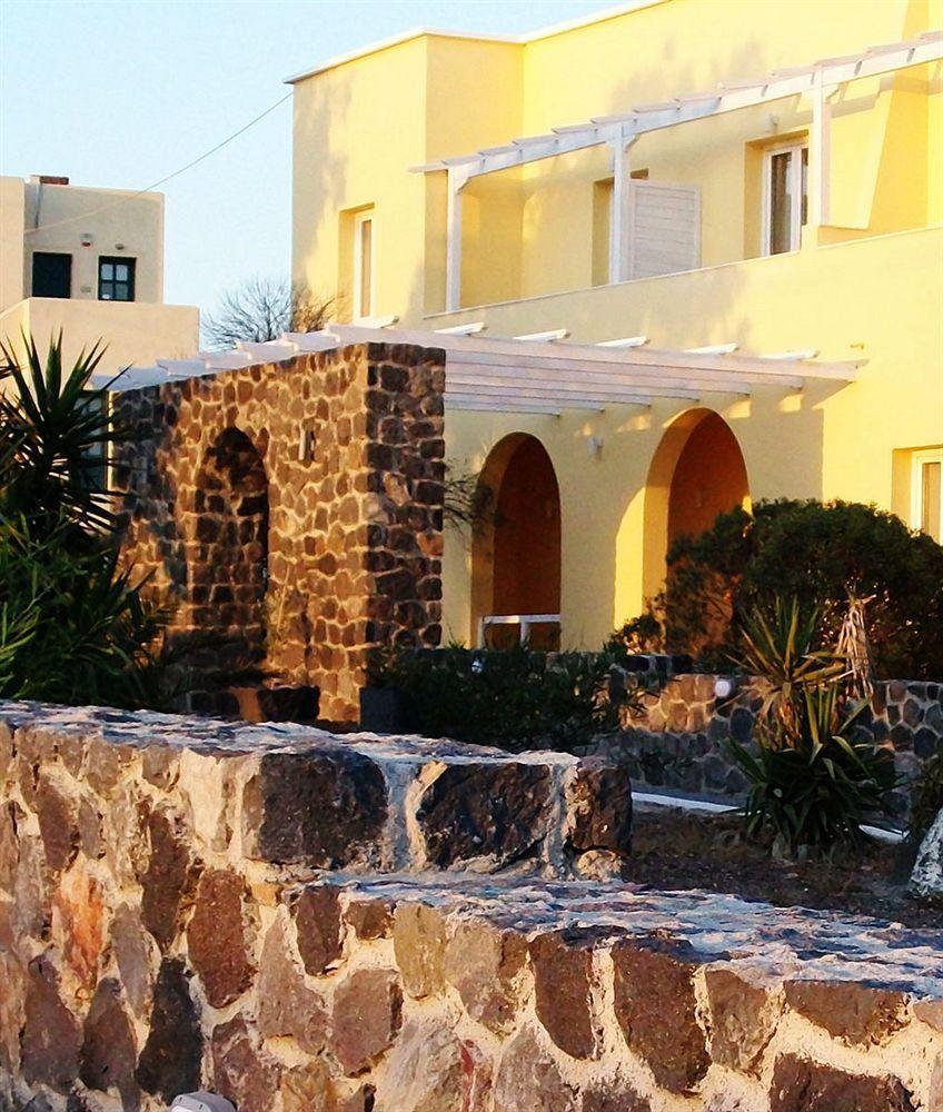 Zorbas Santorini Hotel