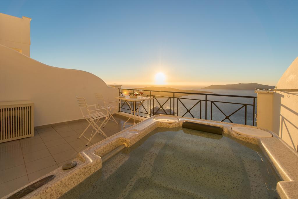 Renos Hotel Fira (Santorini)