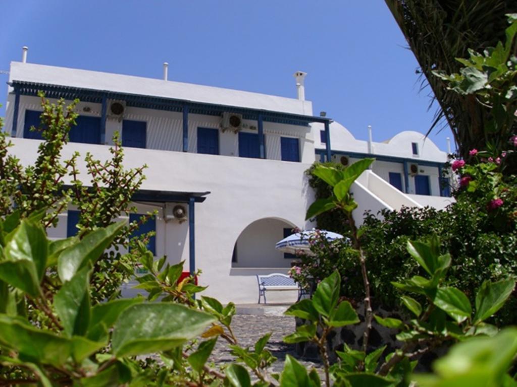 Thira's Dolphin Aparthotel