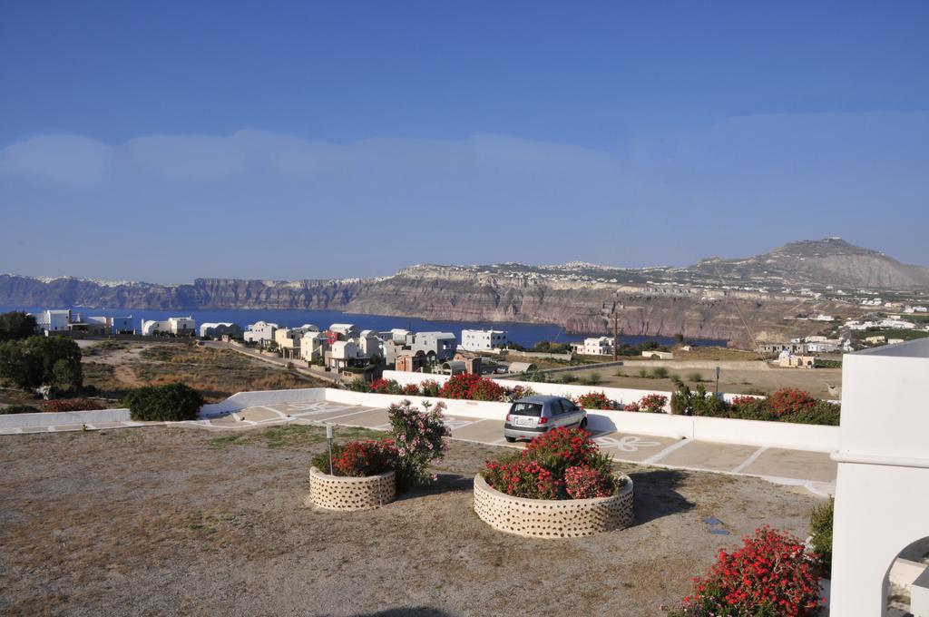 Thira's Dolphin Aparthotel Akrotírion