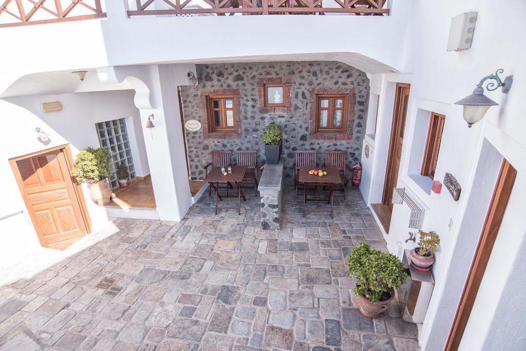 Smaro Aparthotel 3*