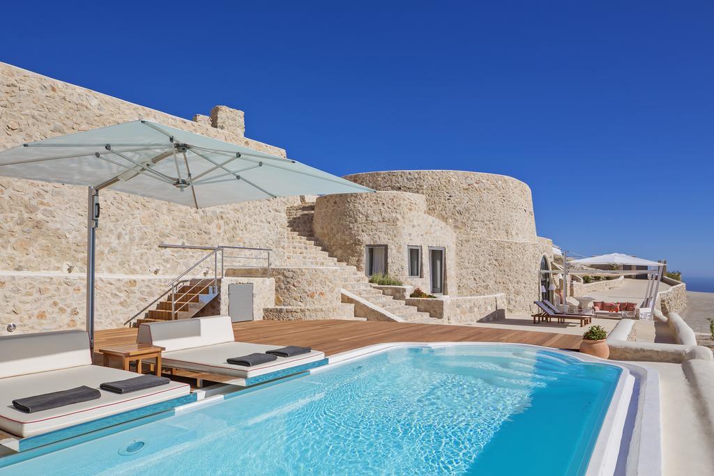 Kamini Santorini Pyrgos Kallistis