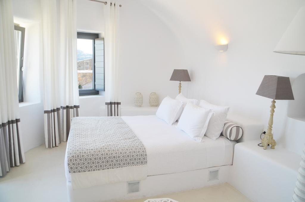 Kamini Santorini * Pyrgos Kallistis