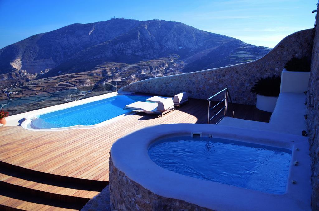 Kamini Santorini Pyrgos Kallistis