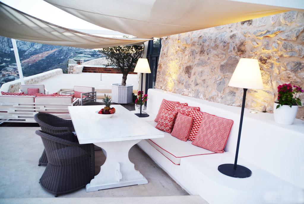 Kamini Santorini