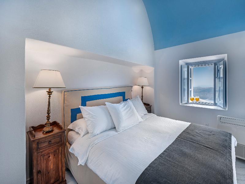 Aigialos Luxury Traditional Settlement 5* Fira (Santorini)