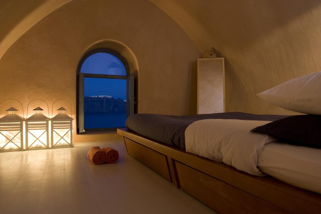 Lydia Cavehouse Oia (Santorini)