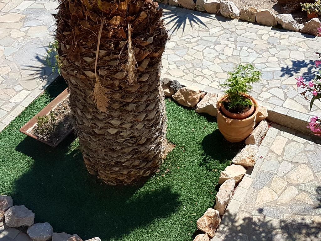 Ira Kamari (Santorini)
