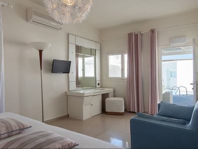 Anemos Lounge Perissa (Santorini)