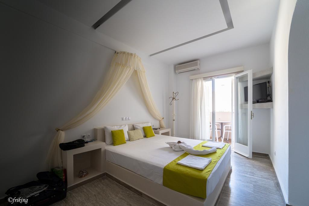 Argiris Kamari (Santorini)