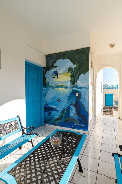 Stella's Place, Vlichada Vlychada