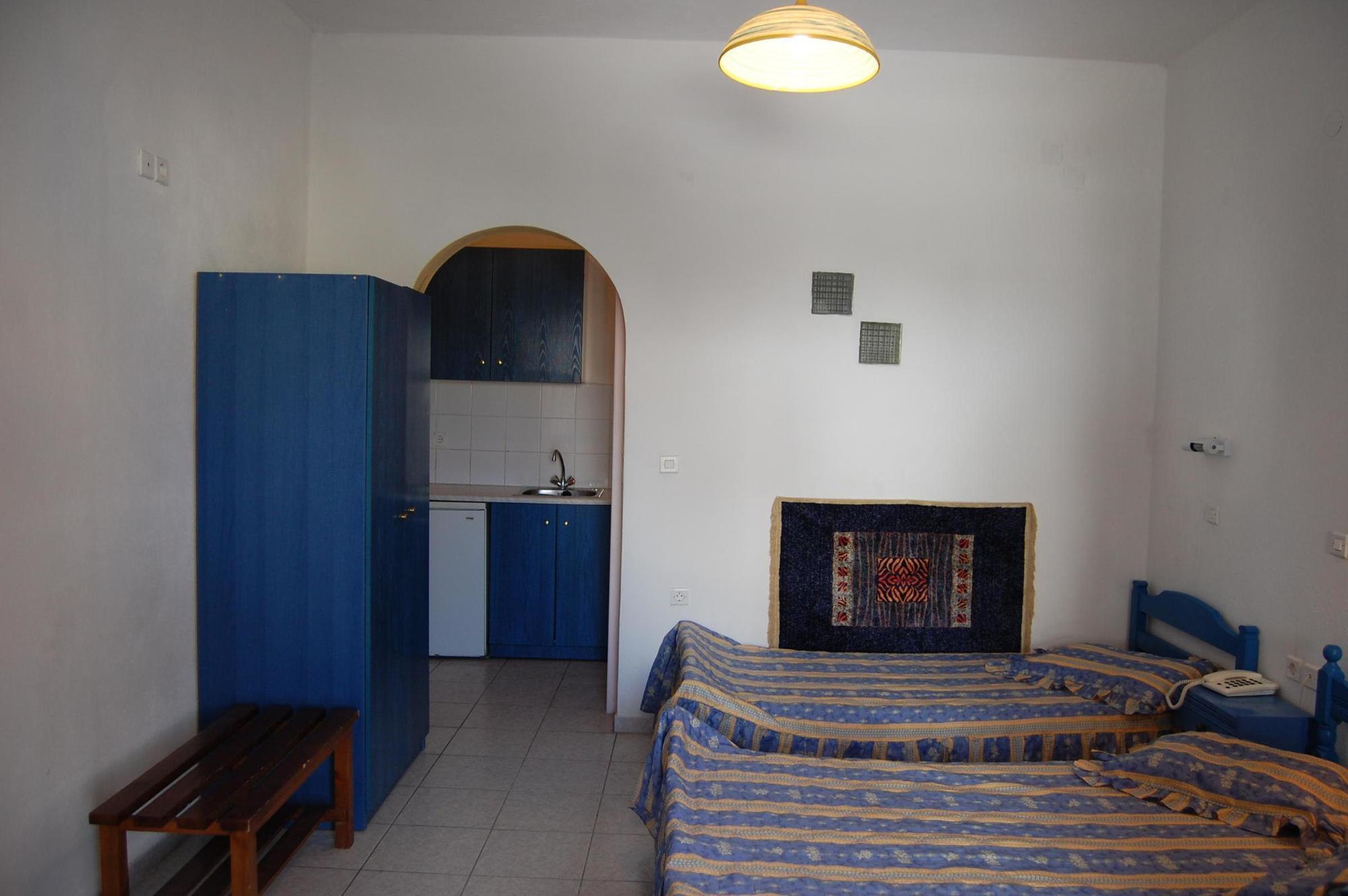 Limnes Apartment Perissa (Santorini)
