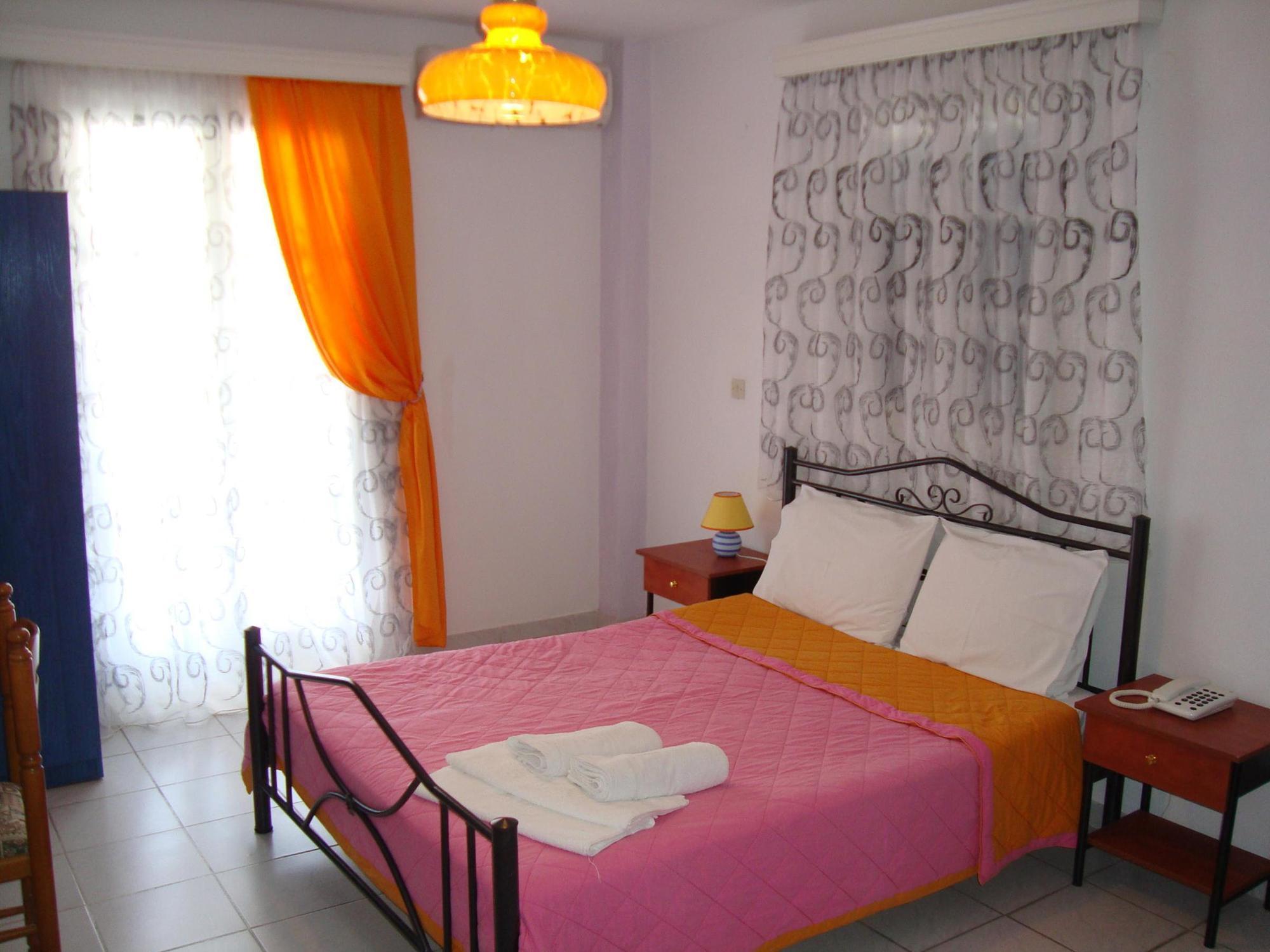Limnes * Perissa (Santorini)