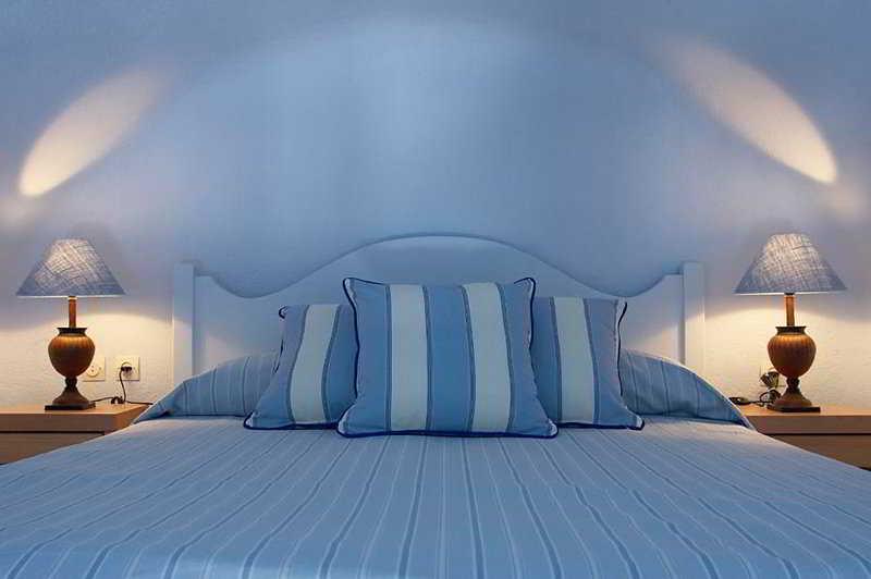 Anemos Lounge Hotel Perissa (Santorini)