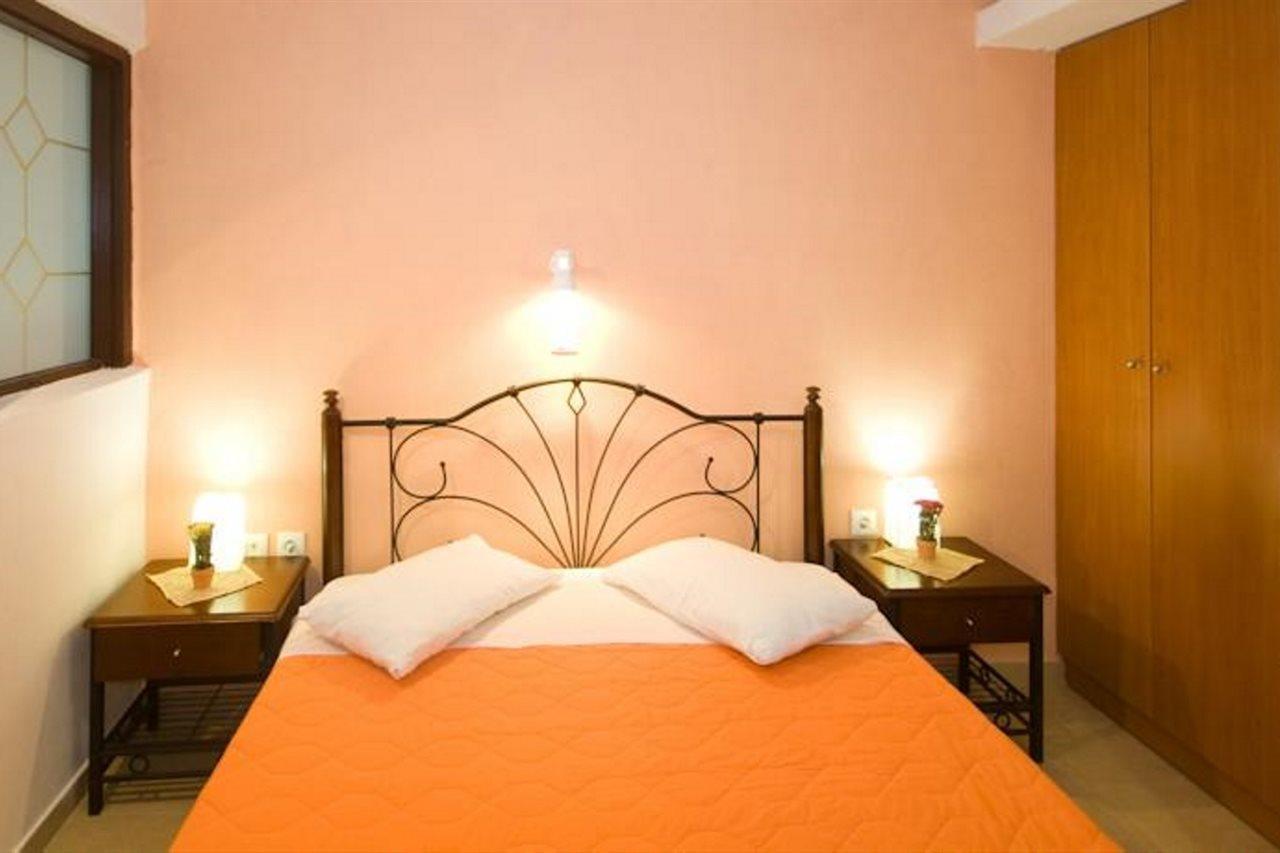 Anessis Aparthotel Fira (Santorini)