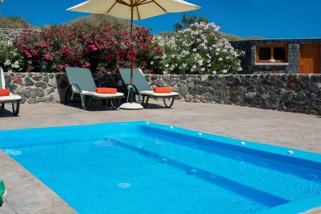 Anessis Aparthotel 3*