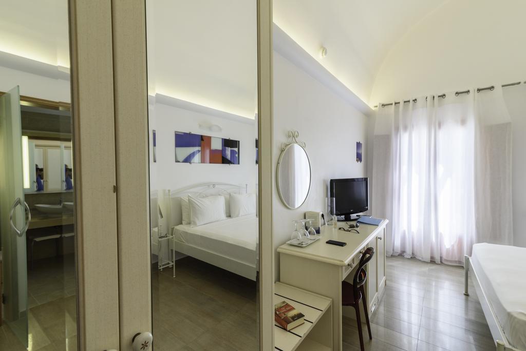 La Deluxe & (adults Only) Kamari (Santorini)