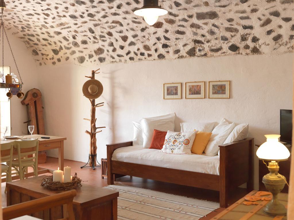 Afoura Houses By K&K Pyrgos Kallistis