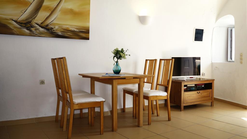 Finesse 3* Oia (Santorini)