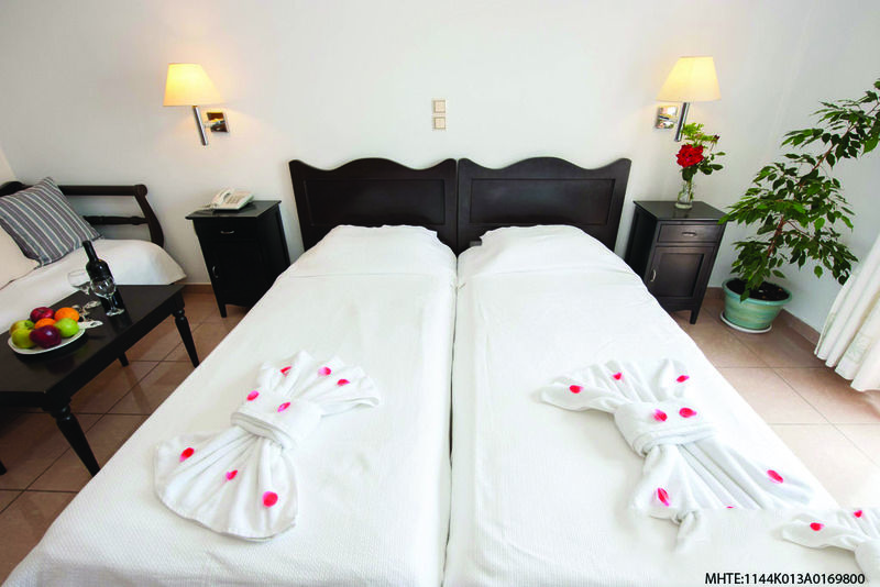 Theoxenia Caldera Hotel