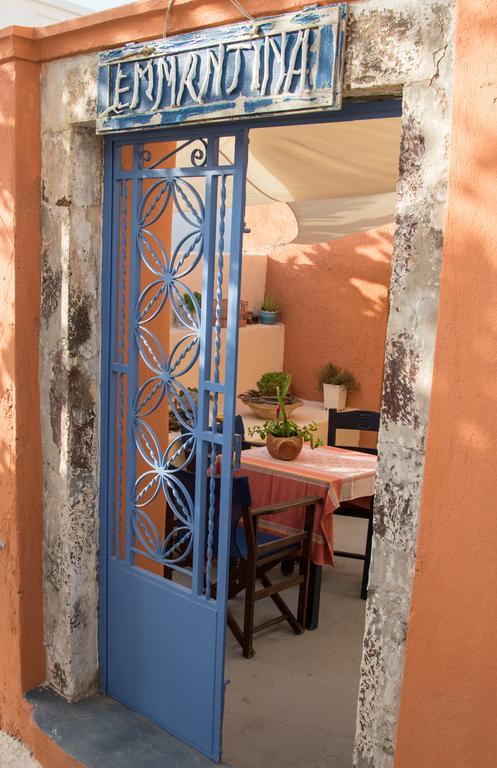 Emmantina Messaria (Santorini)