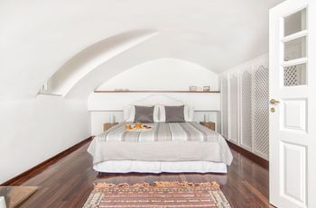 Erofili Fira (Santorini)