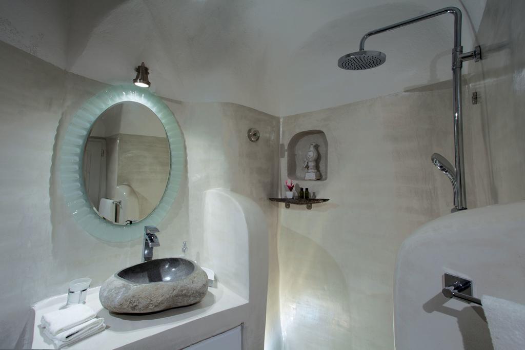 Olive Cave Houses * Fira (Santorini)