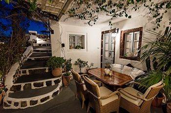 Alexander's Aparthotel 4*