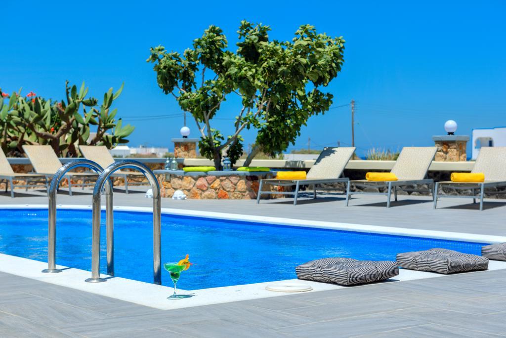 Monolithia Apartment Kamari (Santorini)