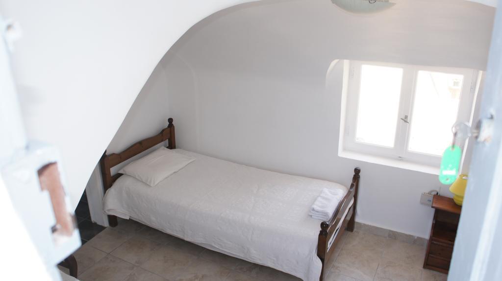 Marcos 3* Oia (Santorini)