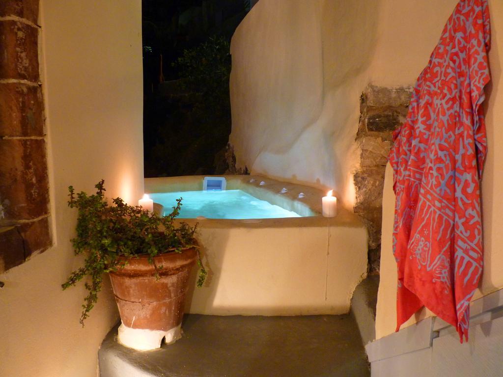 Barbarossa Emporio (Santorini)