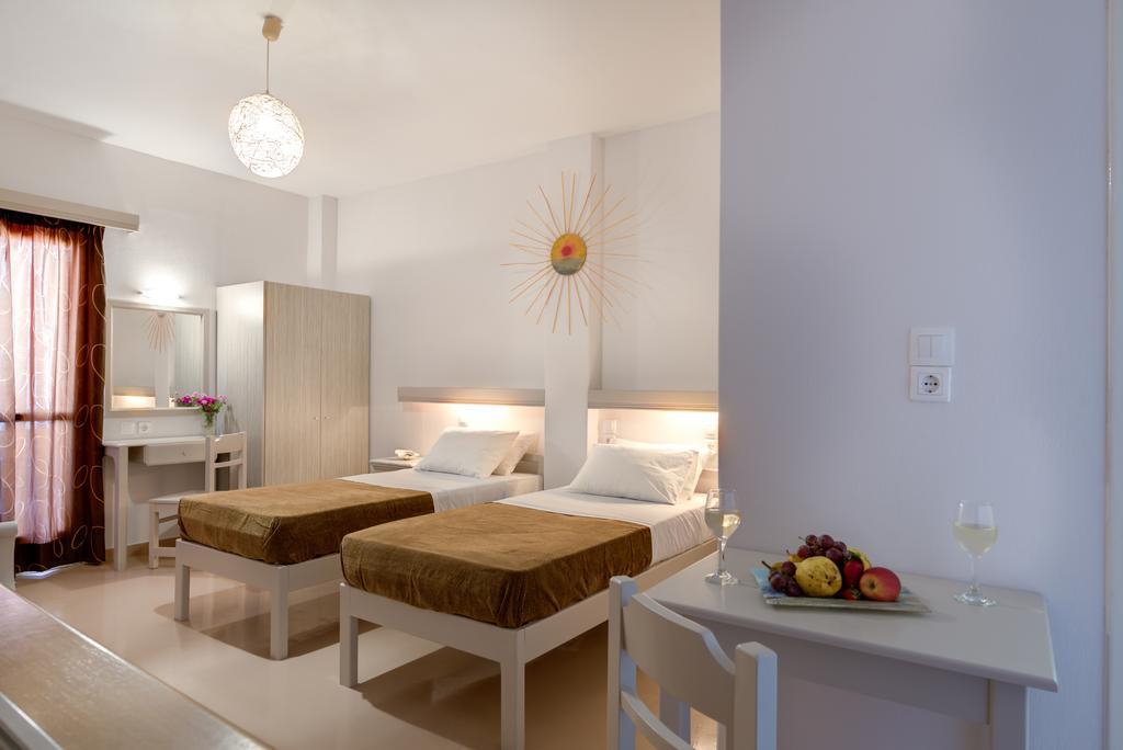 Kamarela Kamari (Santorini)