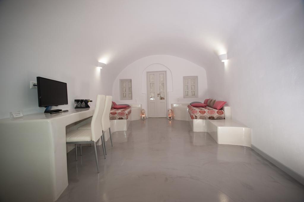 Lefteris Traditional