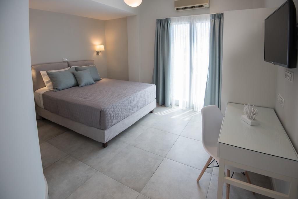 Fomithea Aparthotel Kamari (Santorini)