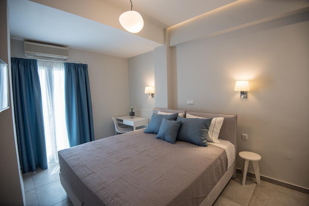 Fomithea Kamari (Santorini)