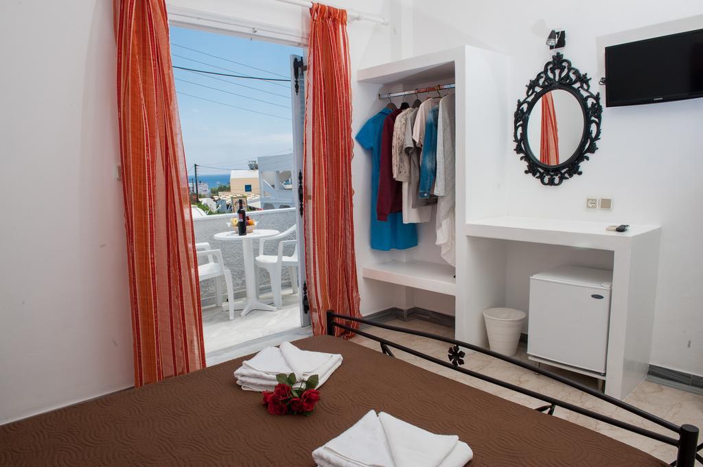 Join Us Cost Guest house Kamari (Santorini)