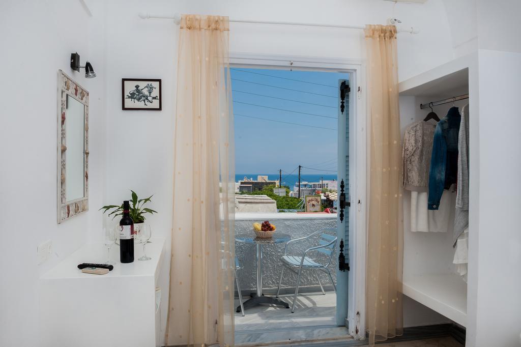 Join Us Cost Kamari (Santorini)