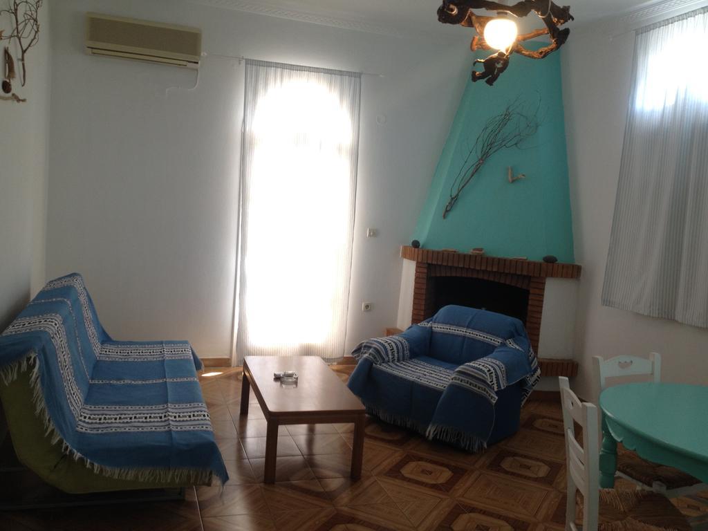 Blue Life Emporio (Santorini)